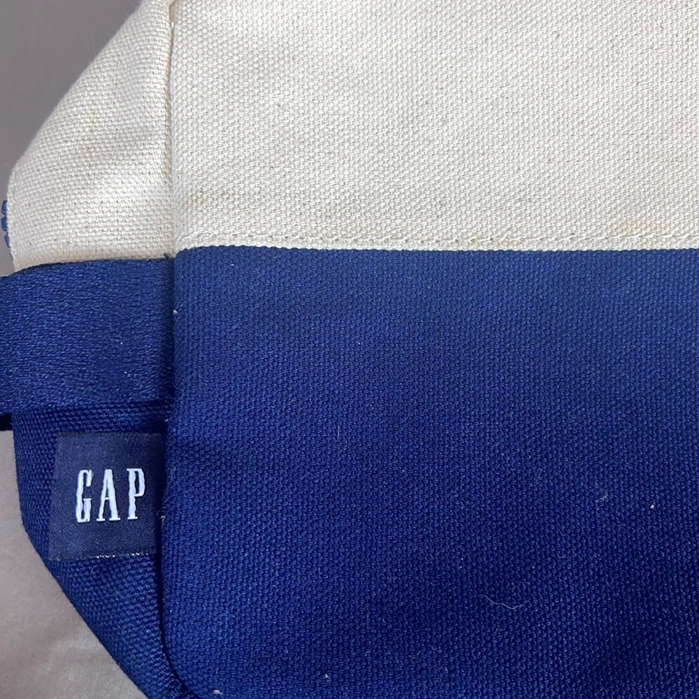 Gap universe travel bag
